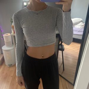 ROSIO BASIC LONG SLEEVE CREW NECK FITTED CROP TOP
